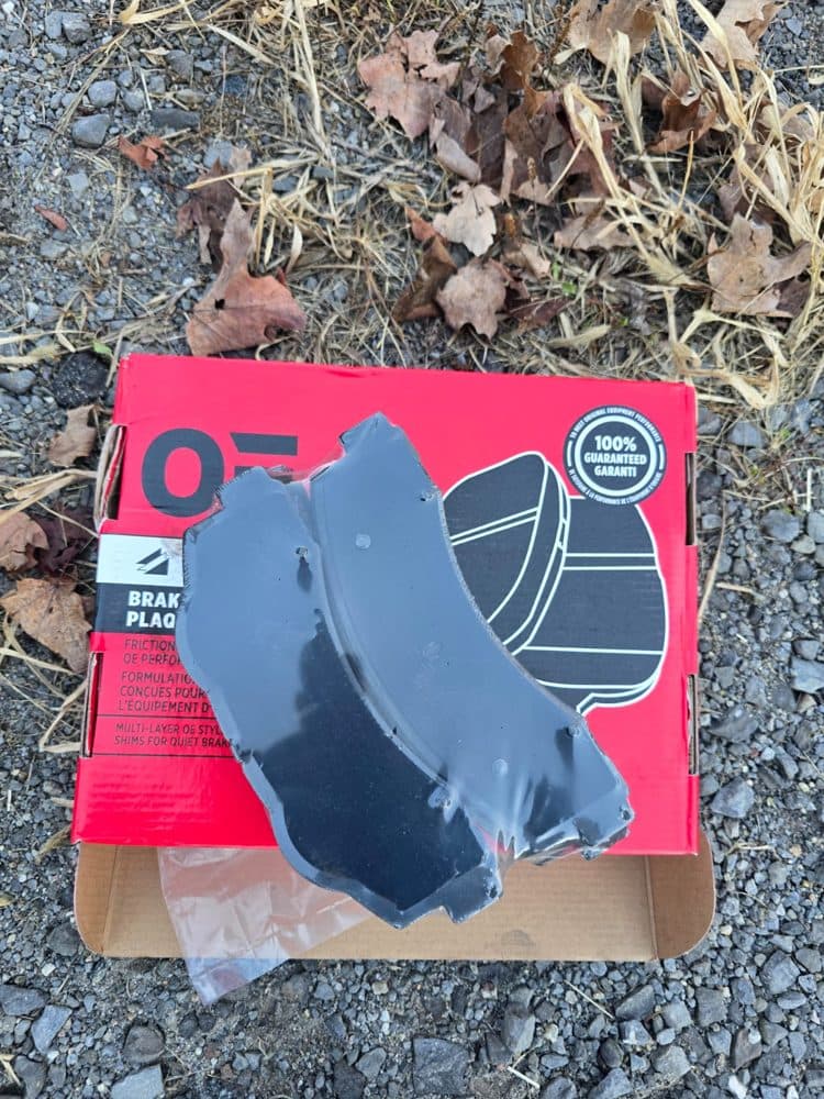 New brake pads in their box, mobile replacement in Saint-Eustache
